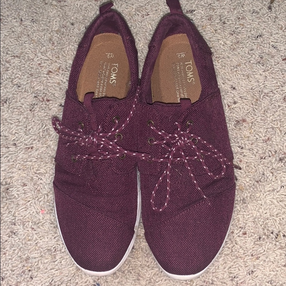Toma tennis shoes